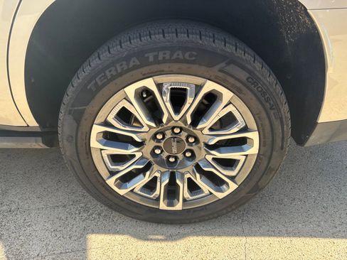 Used 2024 GMC Yukon Denali Ultimate AWD/4WD image 4