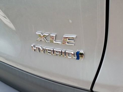 Used 2023 Toyota RAV4 XLE Premium AWD/4WD image 5