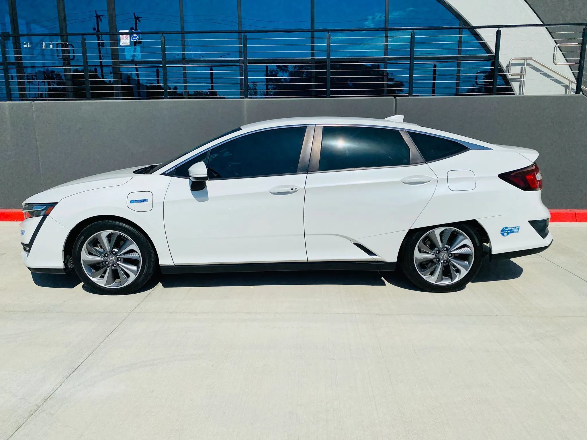 Used 2020 Honda Clarity Plug-In Hybrid image 6