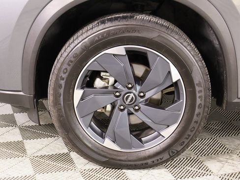 Used 2024 Nissan Rogue SV image 16