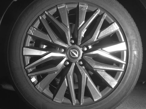 Used 2025 Nissan Altima 2.5 SV FWD image 12