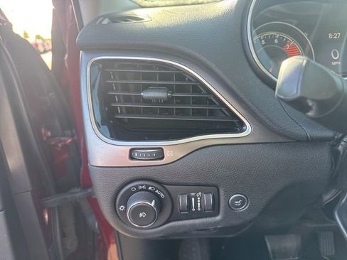 Used 2019 Jeep Cherokee Limited AWD/4WD image 14