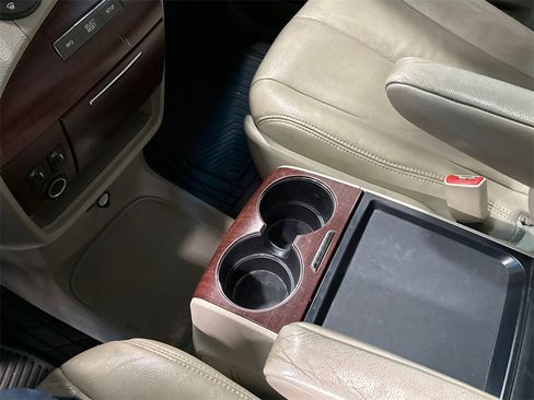 Used 2011 Toyota Sienna XLE image 18