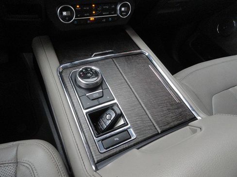 Used 2020 Ford Expedition Max Limited RWD image 18