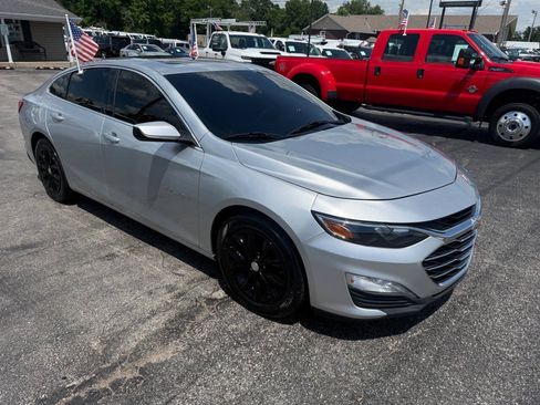 Used 2019 Chevrolet Malibu LT FWD image 4
