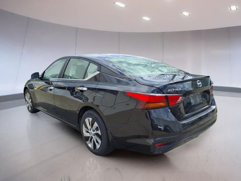 Used 2024 Nissan Altima 2.5 S FWD image 3