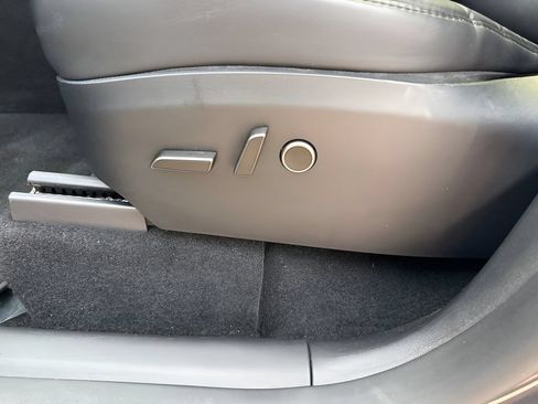 Used 2024 Tesla Model Y Long Range AWD/4WD image 10