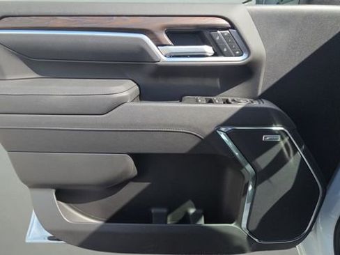 Used 2025 GMC Sierra 2500 SLT w/ SLT Convenience Package image 26