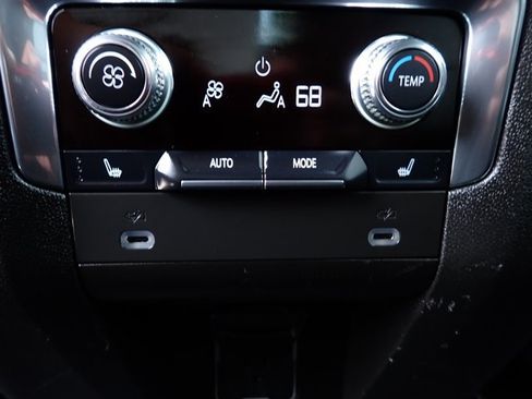 Used 2021 GMC Yukon Denali w/ Denali Premium Package AWD/4WD image 12