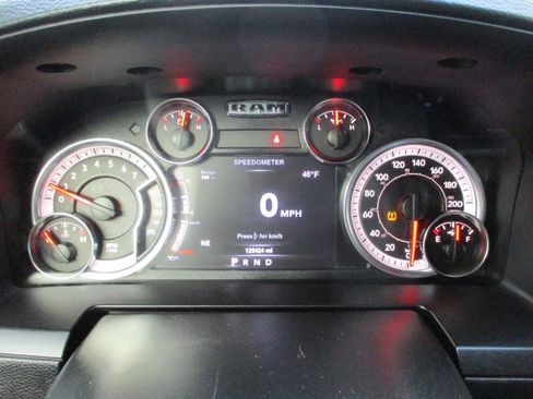 Used 2018 RAM 1500 Sport image 25