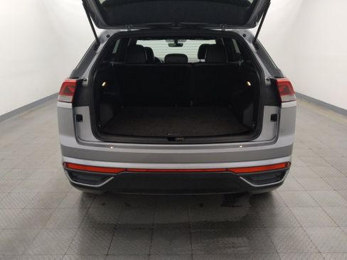 Used 2022 Volkswagen Atlas Cross Sport SE FWD image 29