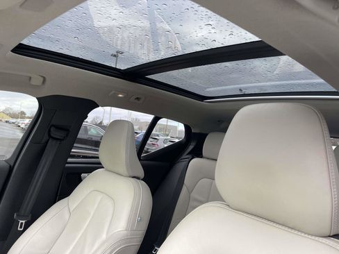 Certified 2023 Volvo XC40 B5 Ultimate w/ Climate Package image 19