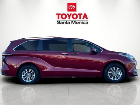 New 2026 Toyota Sienna XLE image 2