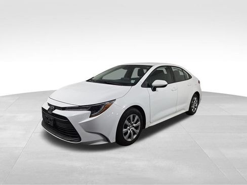 Used 2024 Toyota Corolla LE FWD image 2