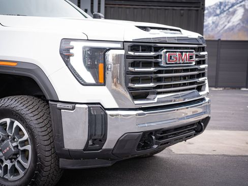 Used 2024 GMC Sierra 3500 SLE w/ SLE Convenience Package AWD/4WD image 3