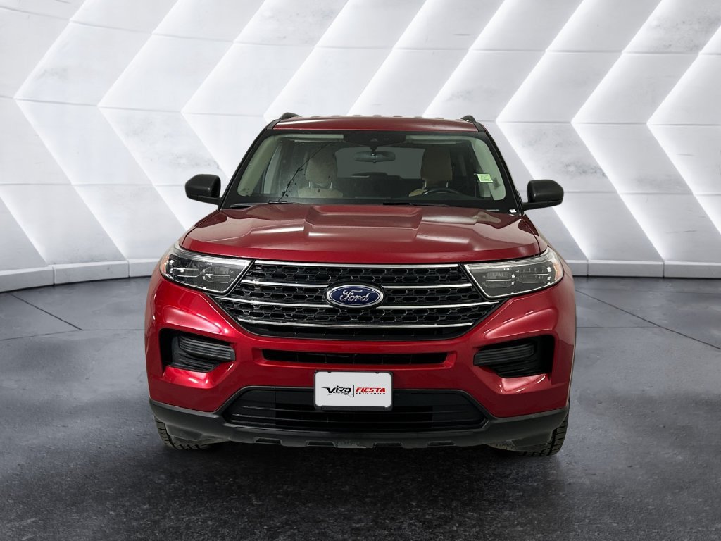 Used 2024 Ford Explorer XLT RWD image 2
