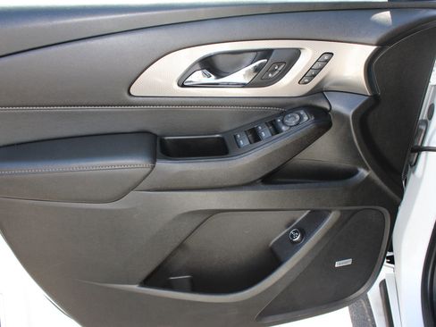 Used 2023 Chevrolet Traverse Premier image 13