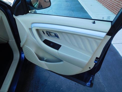 Used 2017 Ford Taurus SE image 22