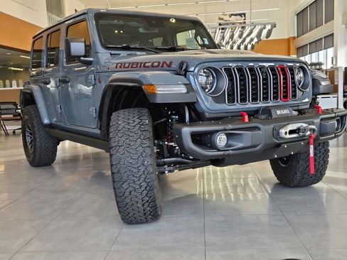 Used 2025 Jeep Wrangler Unlimited Rubicon image 2