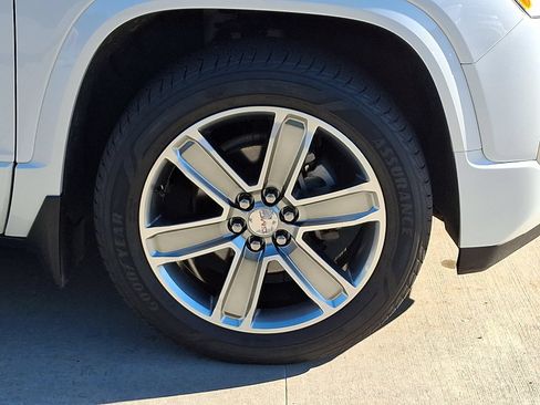 Used 2019 GMC Acadia Denali w/ Technology Package AWD/4WD image 8