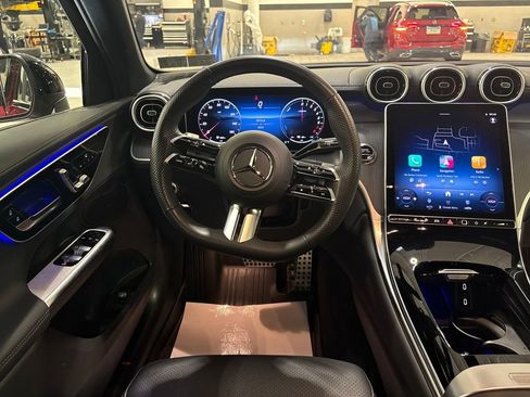 Used 2025 Mercedes-Benz GLC 350e GLC 350e image 13
