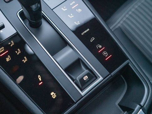 New 2026 Porsche Macan Turbo image 21