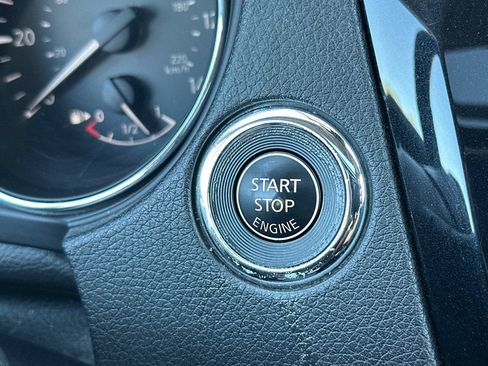 Used 2019 Nissan Rogue SL w/ Premium Package AWD/4WD image 24