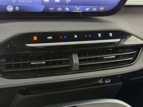 Used 2025 Buick Enclave Preferred AWD/4WD image 20