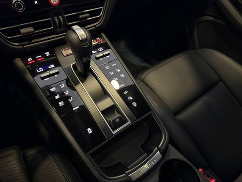 Certified 2026 Porsche Macan AWD/4WD image 19