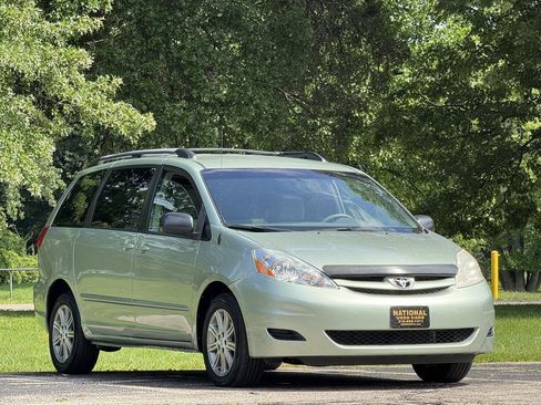 Used 2009 Toyota Sienna LE FWD image 4