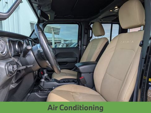 Used 2022 Jeep Wrangler Unlimited Sahara w/ LED Lighting Group AWD/4WD image 16