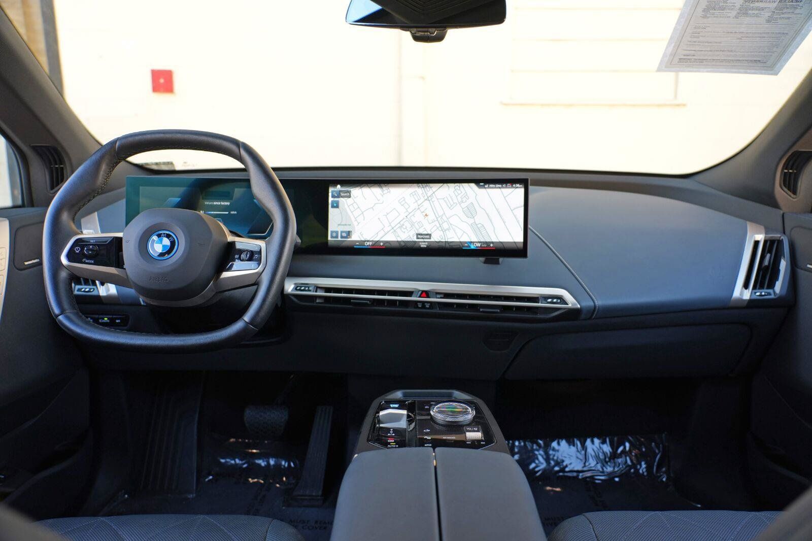 Used 2022 BMW iX xDrive50 w/ Premium Package AWD/4WD image 12