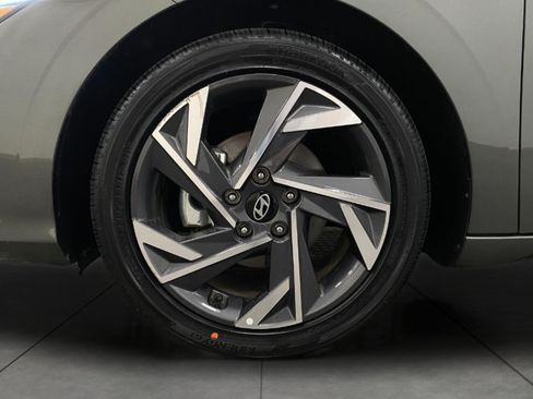 Certified 2025 Hyundai Elantra SEL FWD image 11