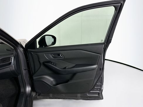 Used 2024 Nissan Rogue S FWD image 30