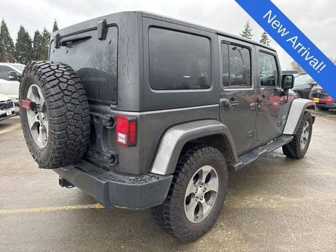 Used 2017 Jeep Wrangler Unlimited Sahara w/ Max Tow Package image 7