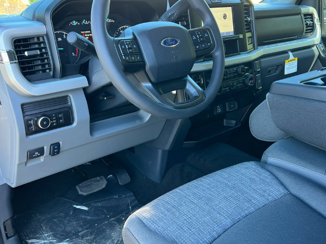 New 2026 Ford F550 4x4 Crew Cab w/ XLT Value Package image 22