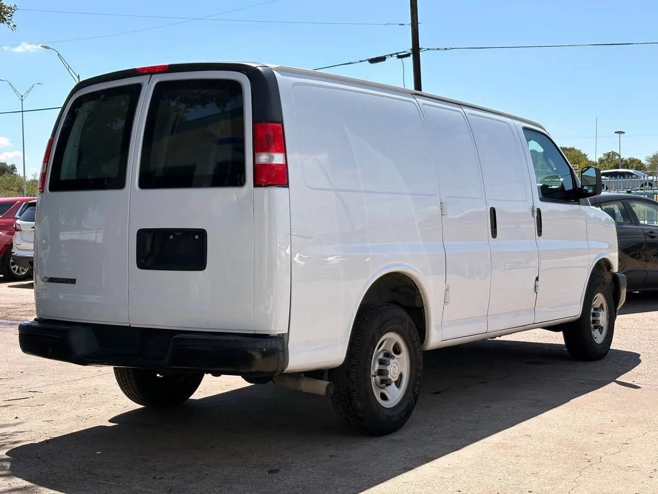 Used 2021 Chevrolet Express 2500 RWD image 3