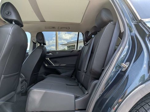 Used 2018 Volkswagen Tiguan SEL FWD image 16