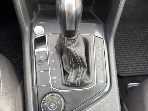 Used 2021 Volkswagen Tiguan SE w/ Panoramic Sunroof Package AWD/4WD image 13