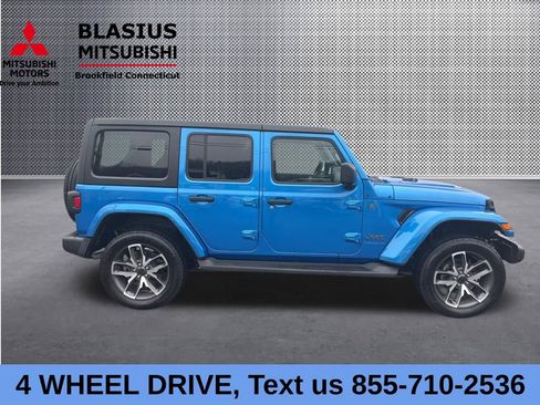 Used 2024 Jeep Wrangler Unlimited w/ Convenience Group AWD/4WD image 4