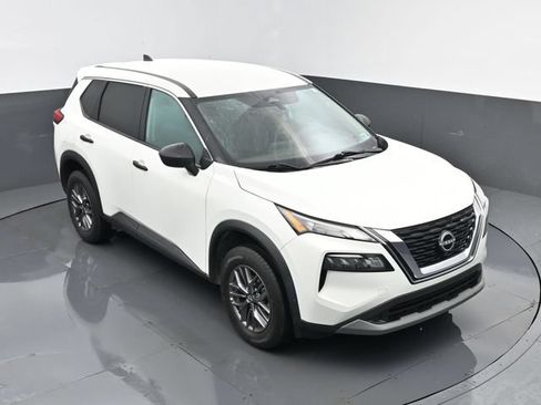 Used 2023 Nissan Rogue S AWD/4WD image 18