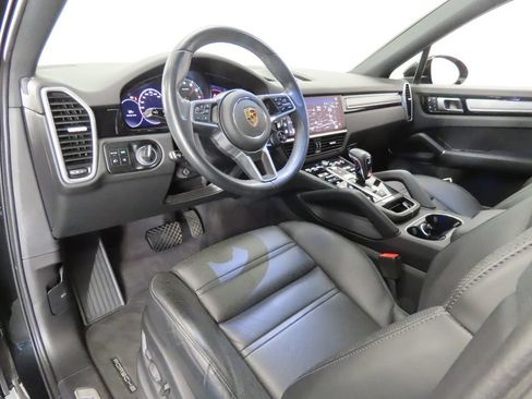 Certified 2023 Porsche Cayenne Coupe AWD/4WD image 4