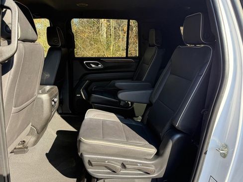 Used 2023 Chevrolet Suburban Premier image 16