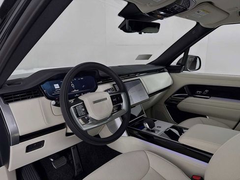 New 2025 Land Rover Range Rover SE image 9