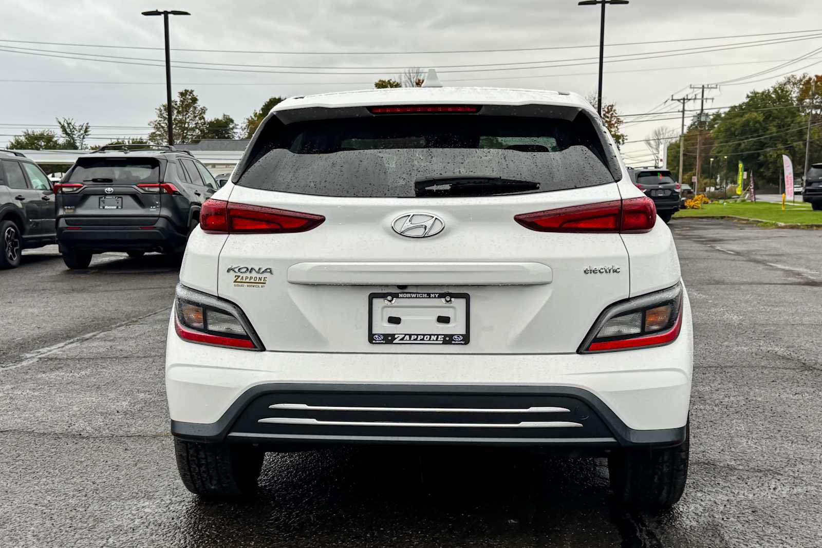 Used 2023 Hyundai Kona SE FWD image 4