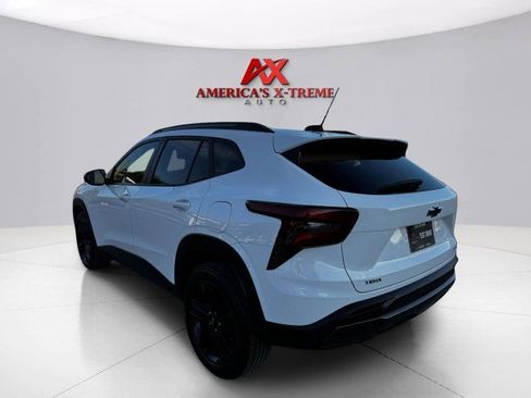 Used 2024 Chevrolet Trax ACTIV w/ Driver Confidence Package image 2