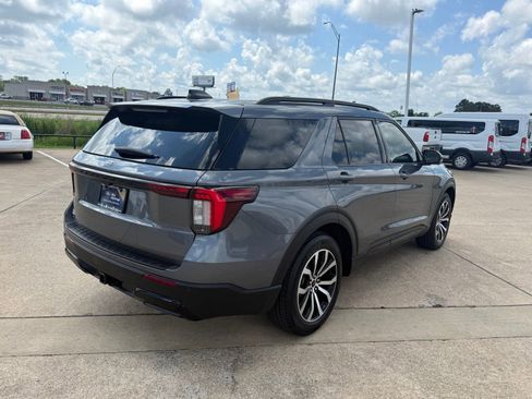 Certified 2025 Ford Explorer ST-Line RWD image 5