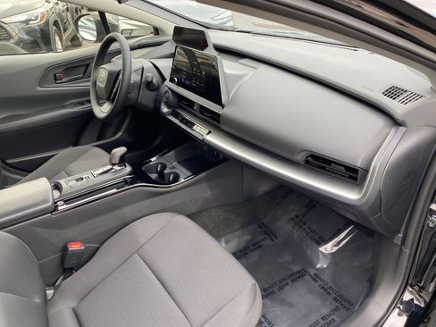 Used 2025 Toyota Prius LE image 35