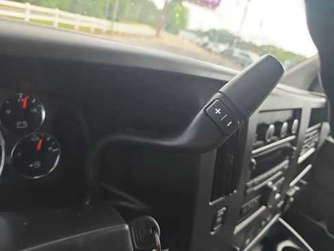 Used 2019 Chevrolet Express 3500 Extended w/ Driver Convenience Package RWD image 17