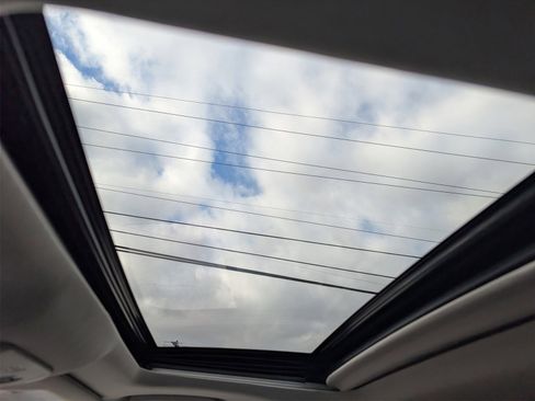 Used 2021 Toyota Highlander XLE image 25